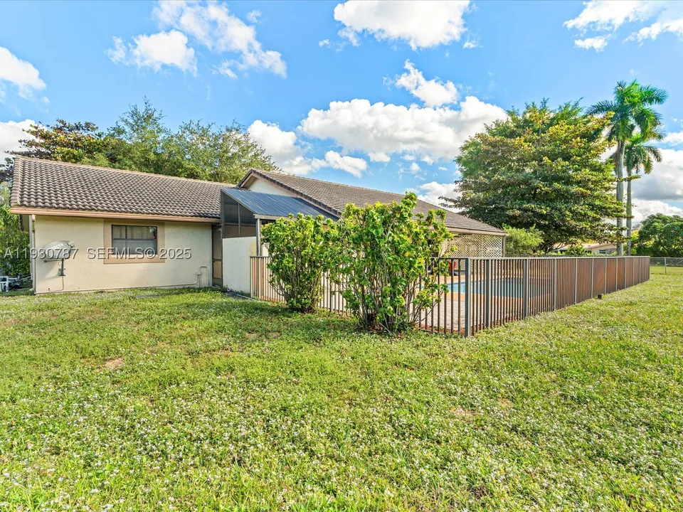 f5c6087342d8c2672022ea87429e46e9l-m1380234298rd-w960_h720 Coral Springs House