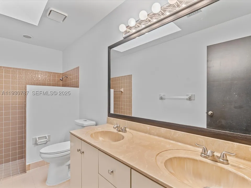 f5c6087342d8c2672022ea87429e46e9l-m158358875rd-w960_h720 Coral Springs House