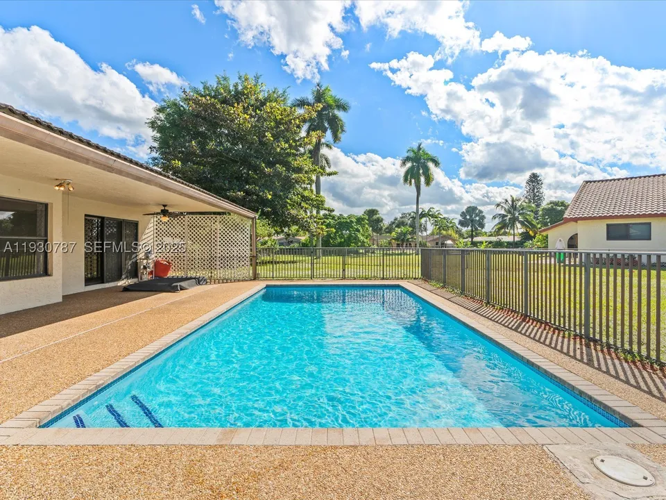 f5c6087342d8c2672022ea87429e46e9l-m1604381939rd-w960_h720 Coral Springs House