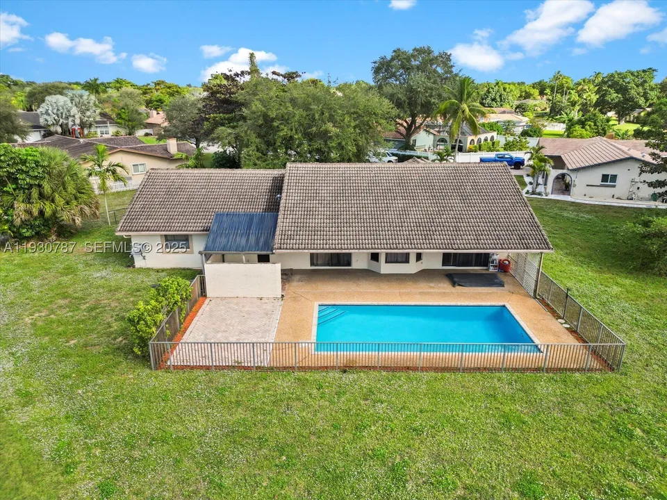 f5c6087342d8c2672022ea87429e46e9l-m2059027109rd-w960_h720 Coral Springs House