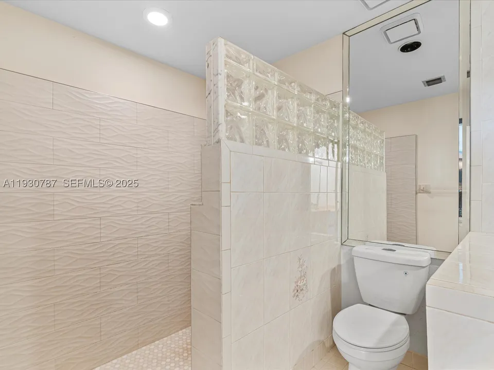 f5c6087342d8c2672022ea87429e46e9l-m2214753517rd-w960_h720 Coral Springs House