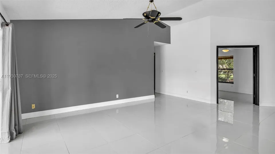 f5c6087342d8c2672022ea87429e46e9l-m2379516680rd-w960_h720 Coral Springs House