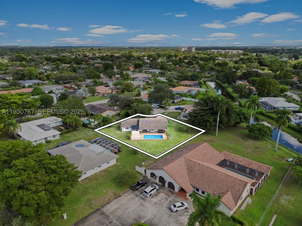 f5c6087342d8c2672022ea87429e46e9l-m2529225659rd-w960_h720 Coral Springs House