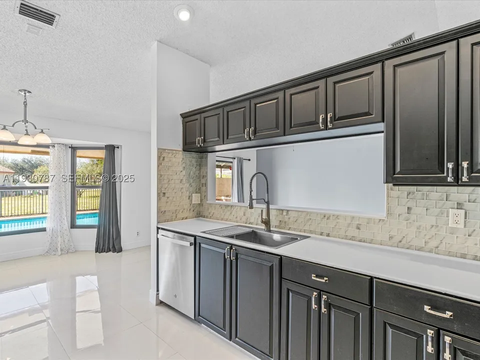 f5c6087342d8c2672022ea87429e46e9l-m2603292954rd-w960_h720 Coral Springs House