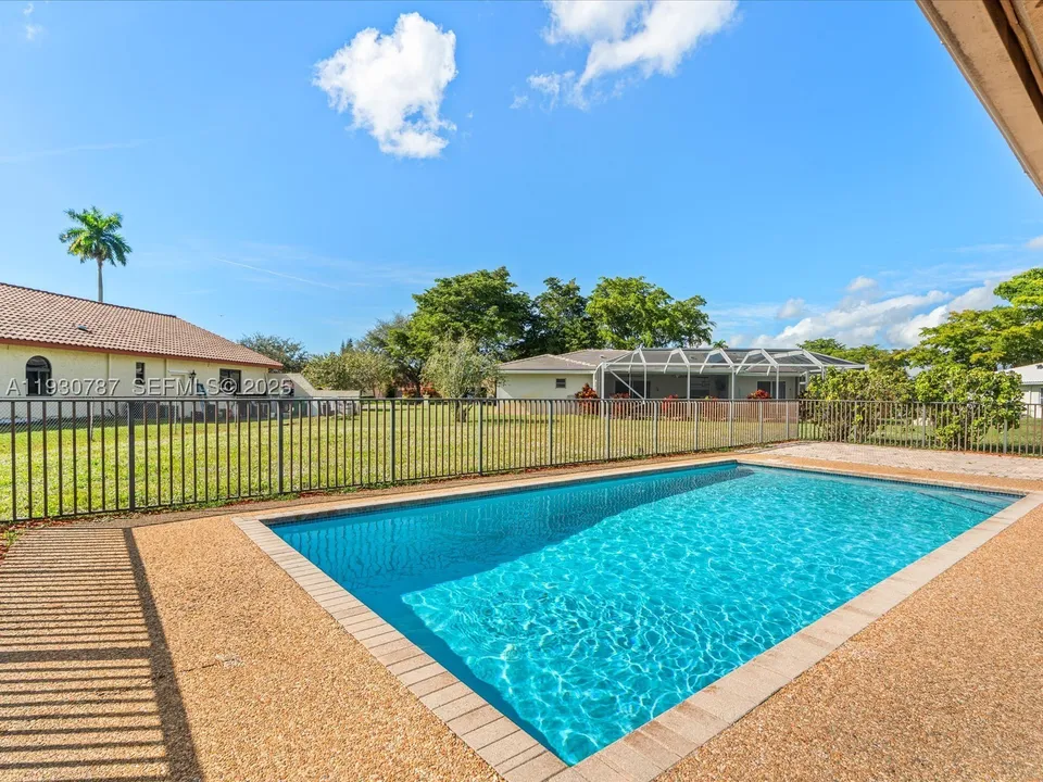 f5c6087342d8c2672022ea87429e46e9l-m3021352392rd-w960_h720 Coral Springs House