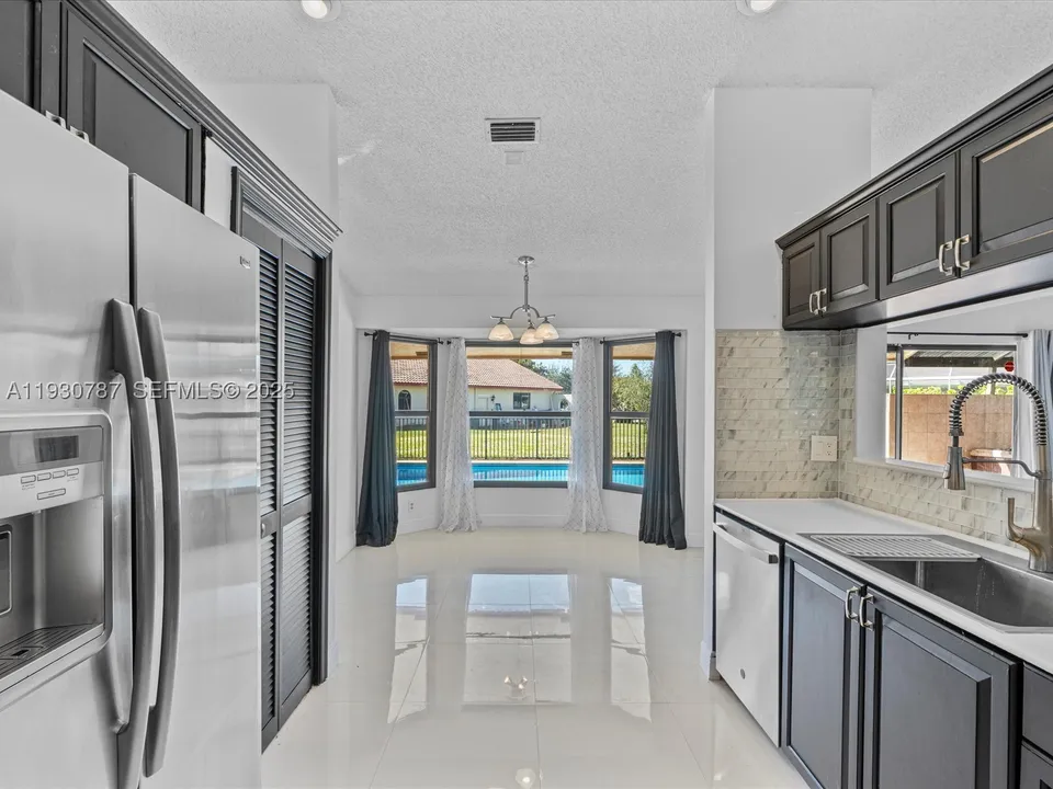 f5c6087342d8c2672022ea87429e46e9l-m3189652624rd-w960_h720 Coral Springs House