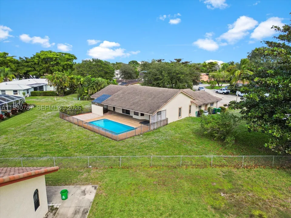 f5c6087342d8c2672022ea87429e46e9l-m3417105983rd-w960_h720 Coral Springs House