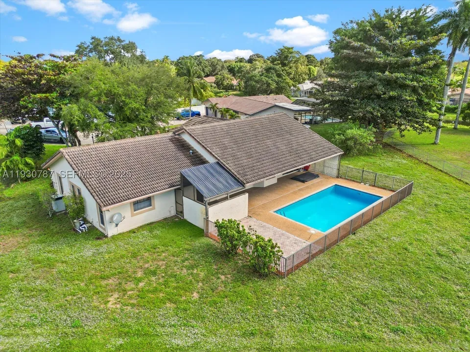 f5c6087342d8c2672022ea87429e46e9l-m3708251282rd-w960_h720 Coral Springs House