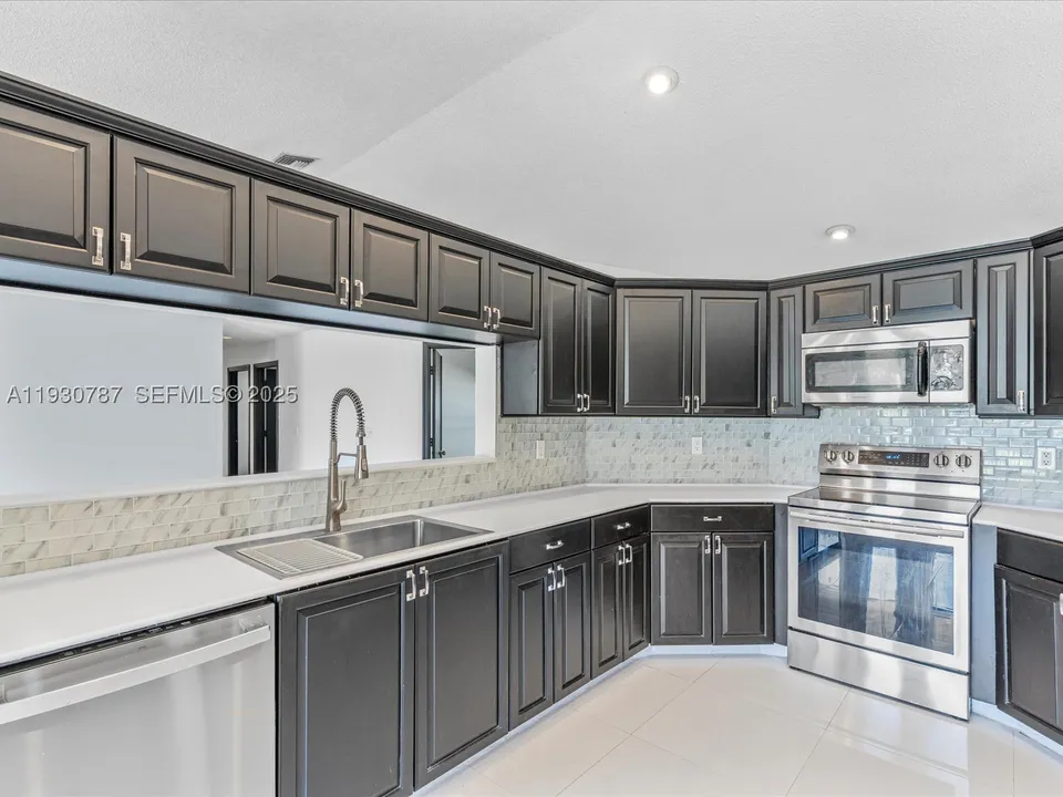 f5c6087342d8c2672022ea87429e46e9l-m3793409510rd-w960_h720 Coral Springs House