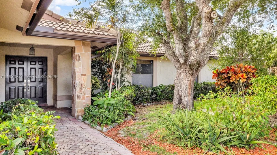 f5c6087342d8c2672022ea87429e46e9l-m396943350rd-w960_h720 Coral Springs House