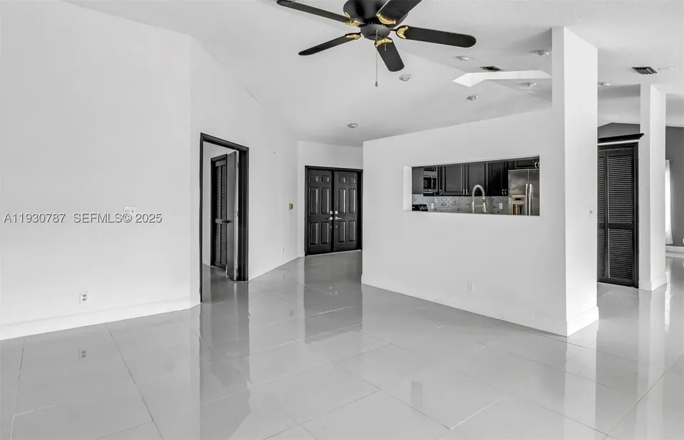 f5c6087342d8c2672022ea87429e46e9l-m428607734rd-w960_h720 Coral Springs House