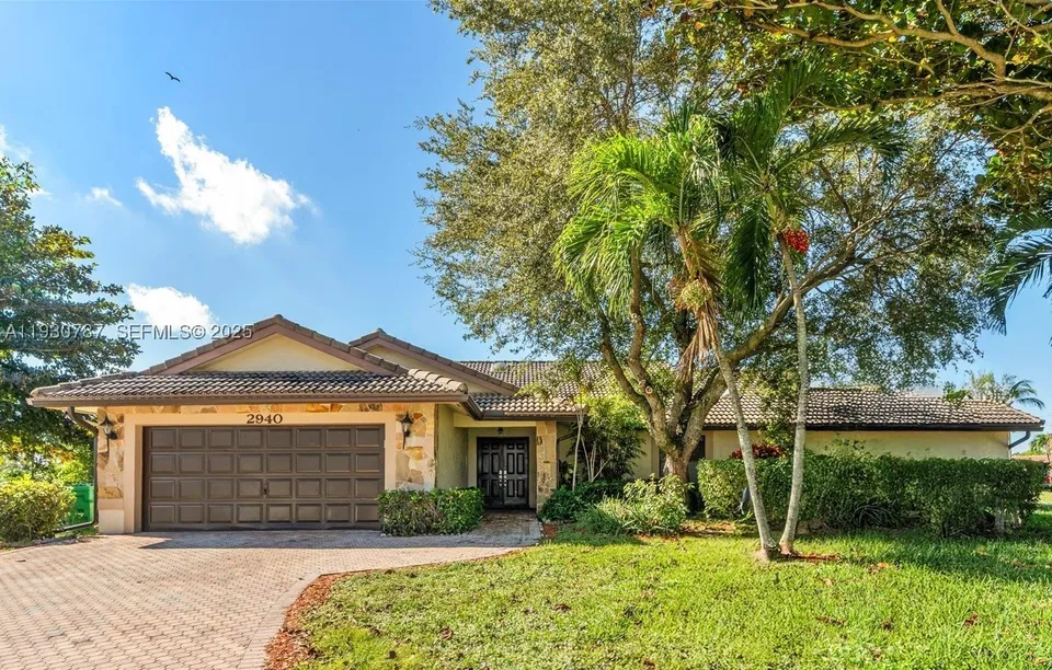 f5c6087342d8c2672022ea87429e46e9l-m45039879rd-w960_h720 Coral Springs House