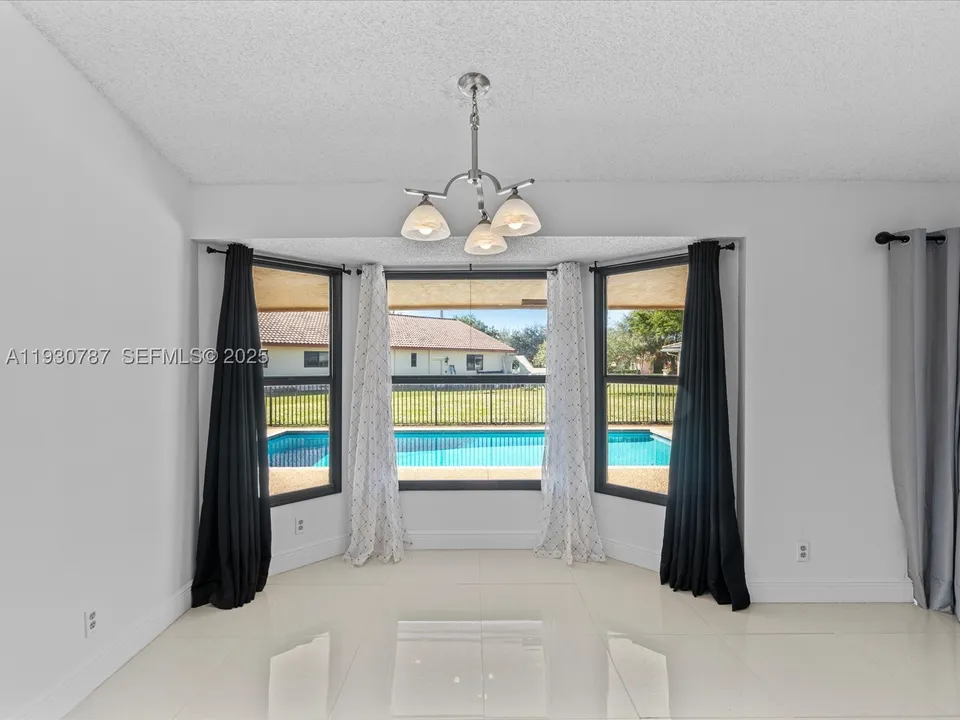 f5c6087342d8c2672022ea87429e46e9l-m579121033rd-w960_h720 Coral Springs House