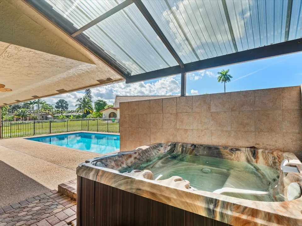 f5c6087342d8c2672022ea87429e46e9l-m684917206rd-w960_h720 Coral Springs House