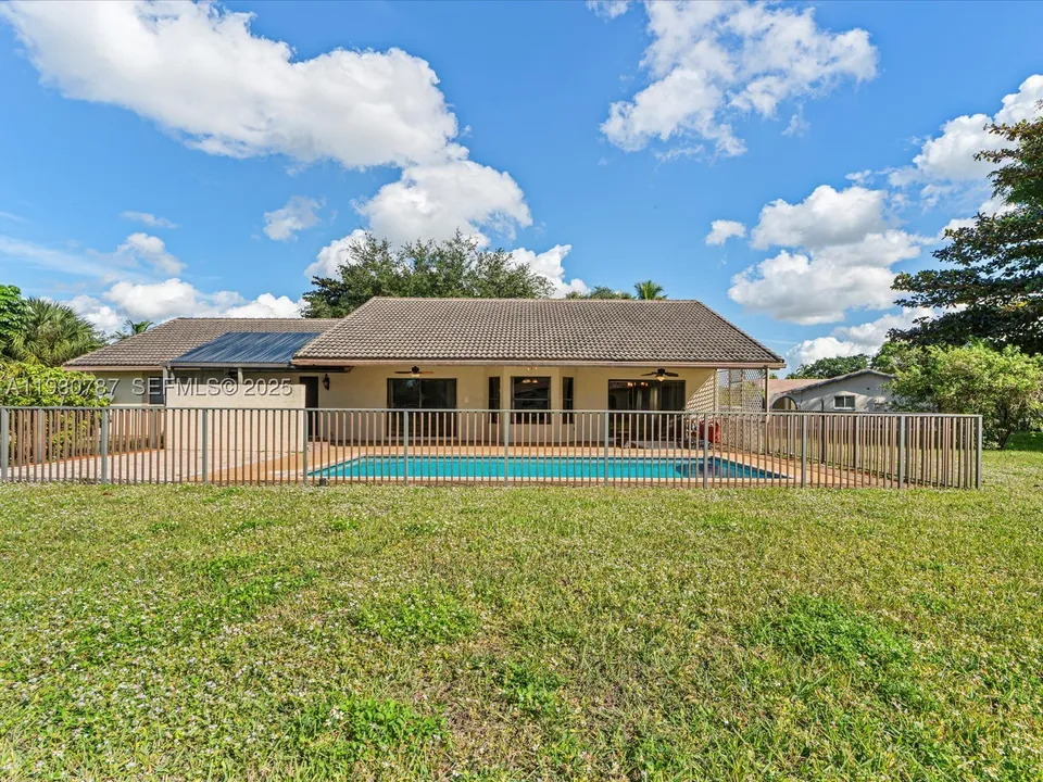 f5c6087342d8c2672022ea87429e46e9l-m804939536rd-w960_h720 Coral Springs House